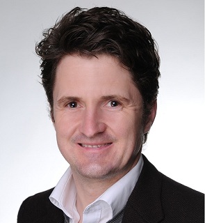 Professor Dr Sephan Golla using Cesim Business Simulations